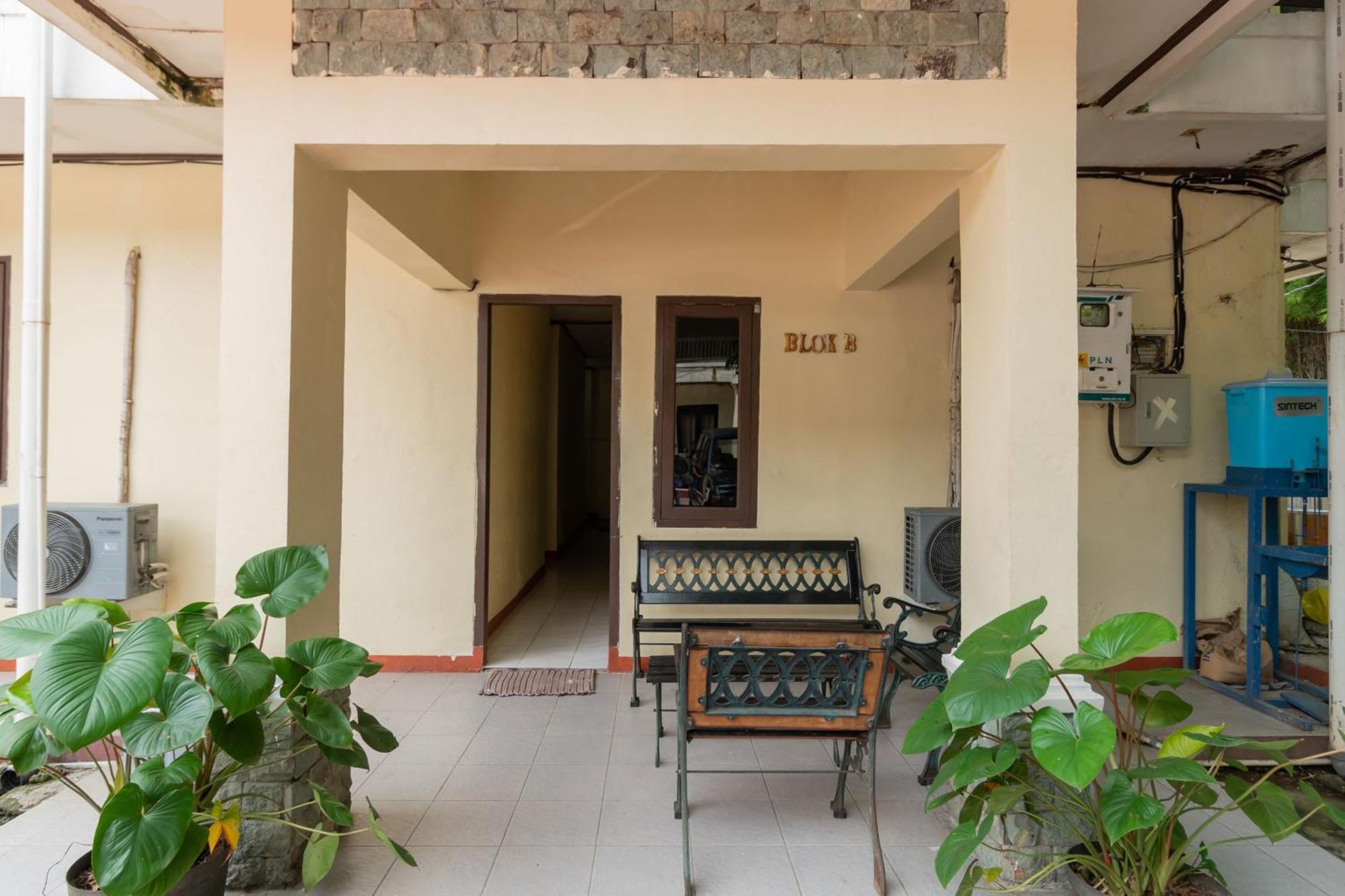 Reddoorz Near Pondok Indah Water Park Jakarta Luaran gambar